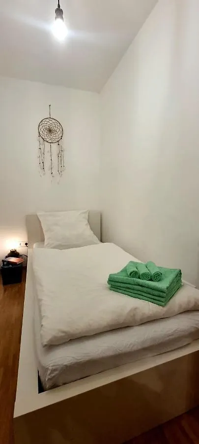 Business Apartment Mit Kuche Fur 1-3 +Netflx+5G Wlan Nahe Der Mhh Im Industrial Design Hannover